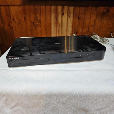 Samsung 3D Blu-Ray Player + Surround Speakers (D-JS )