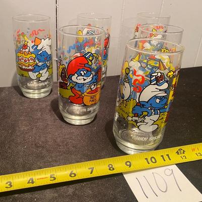 Antique Smurf Glass Set