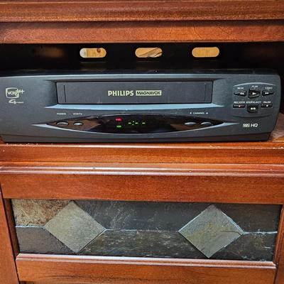 Philips Magnavox VHS Player (D-JS) | EstateSales.org