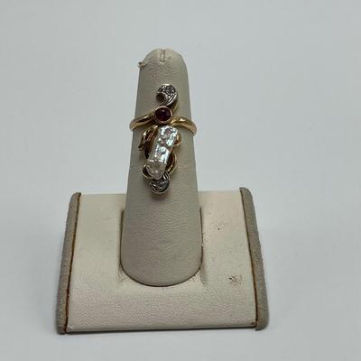 Mother of Pearl & Ruby Ring (B1-MG)