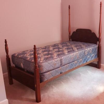Pair of Matching Four Post Twin Beds (BR2-KD)