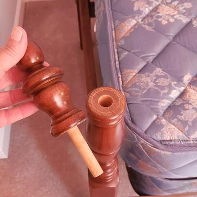 Pair of Matching Four Post Twin Beds (BR2-KD)