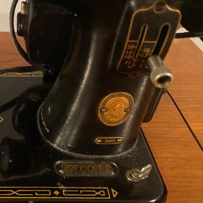Vintage Singer Sewing Machine in Cabinet