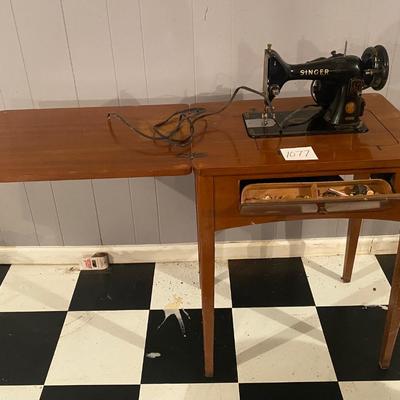 Vintage Singer Sewing Machine in Cabinet