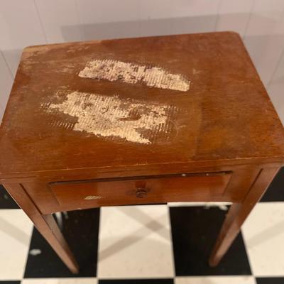 Vintage Singer Sewing Machine in Cabinet