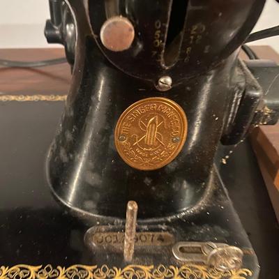 Vintage Singer Sewing Machine in Cabinet
