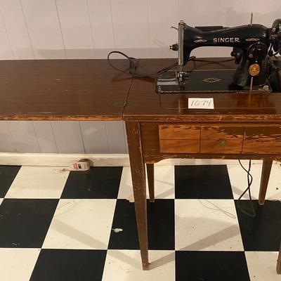 Vintage Singer Sewing Machine in Cabinet