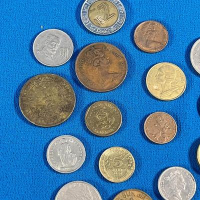GROUP OF COINS VARIOUS DENOMINATIONS AND COUNTRIES