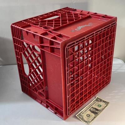 OAKHURST STURDY PLASTIC MILK CRATE