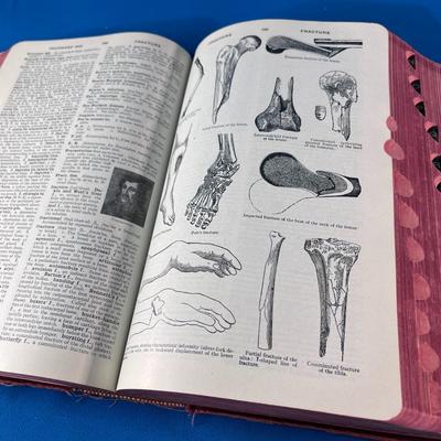 WARTIME US NAVY MEDICAL DICTIONARY with ILLUSTRATIONS