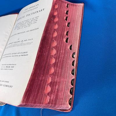 WARTIME US NAVY MEDICAL DICTIONARY with ILLUSTRATIONS