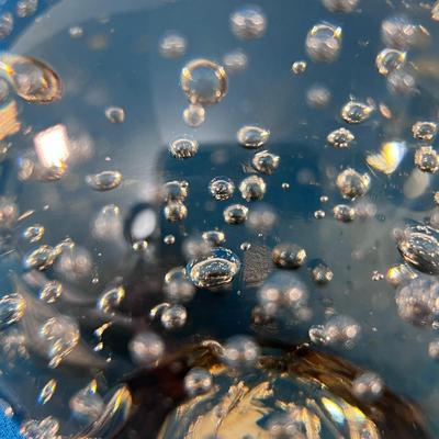3-1/2â€ ROUND CRYSTAL ART GLASS PAPERWEIGHT WITH BUBBLES