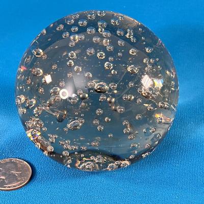 3-1/2â€ ROUND CRYSTAL ART GLASS PAPERWEIGHT WITH BUBBLES