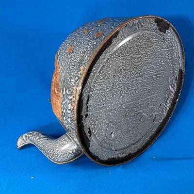 VERY RUSTIC OLD GRAY ENAMELWARE KETTLE