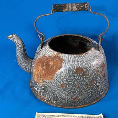 VERY RUSTIC OLD GRAY ENAMELWARE KETTLE