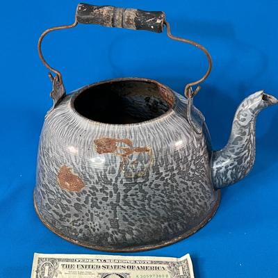 VERY RUSTIC OLD GRAY ENAMELWARE KETTLE