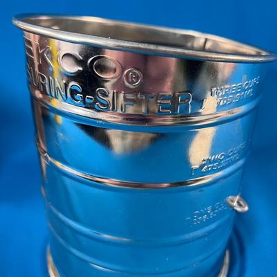 EKCO MEASURING SIFTER WOOD HANDLE