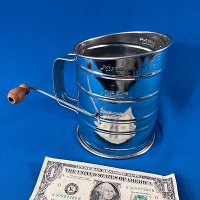 EKCO MEASURING SIFTER WOOD HANDLE