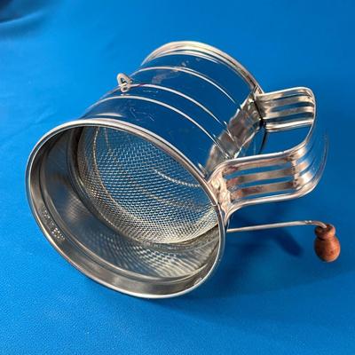 EKCO MEASURING SIFTER WOOD HANDLE