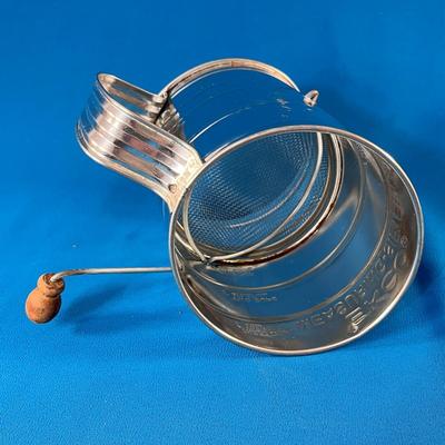 EKCO MEASURING SIFTER WOOD HANDLE