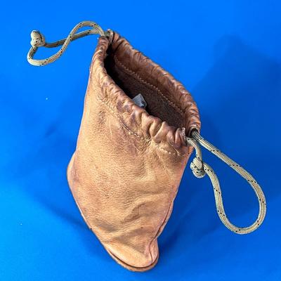 LEATHER BAG FLAT BOTTOM DRAWSTRING CLOSURE