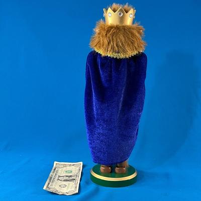 COWARDLY LION WIZARD OF OZ WOODEN NUTCRACKER