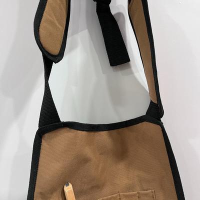 STURDY CARPENTERâ€™S APRON WELL MADE