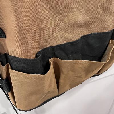 STURDY CARPENTERâ€™S APRON WELL MADE