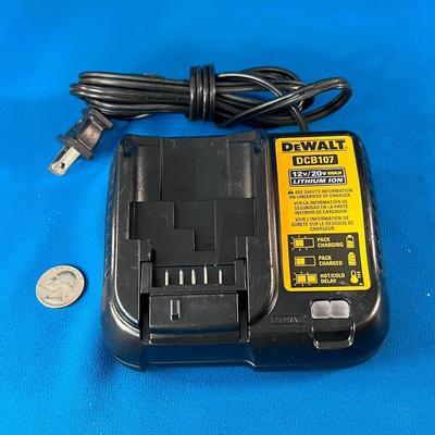 DEWALT 12V/20V MAX LITHIUM ION BATTERY CHARGER