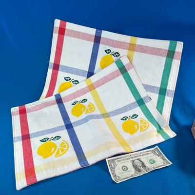 PAIR OF WOVEN COTTON LEMON PLAID PLACE MATS