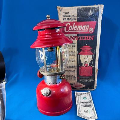 VINTAGE RED COLEMAN LANTERN MODEL 200A