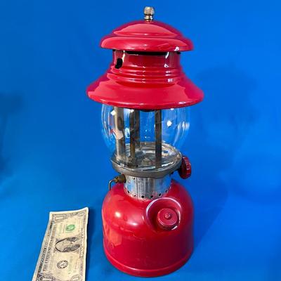 VINTAGE RED COLEMAN LANTERN MODEL 200A