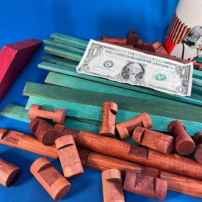 VINTAGE LINCOLN LOG PARTIAL SET