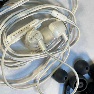2 EAR BUD SETS IFROGZ AND SONY 
