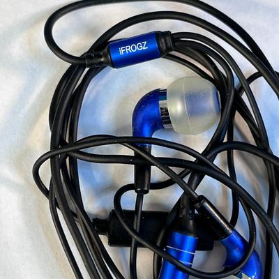 2 EAR BUD SETS IFROGZ AND SONY 