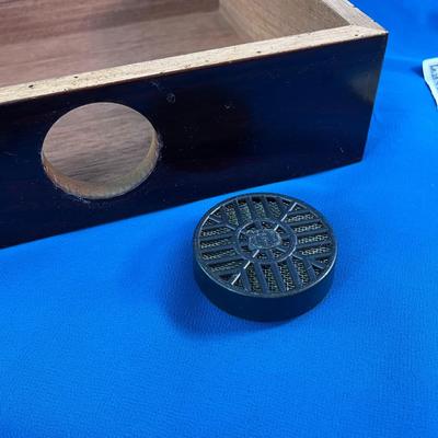 MAHOGANY OUTER FINISH CIGAR HUMIDOR 