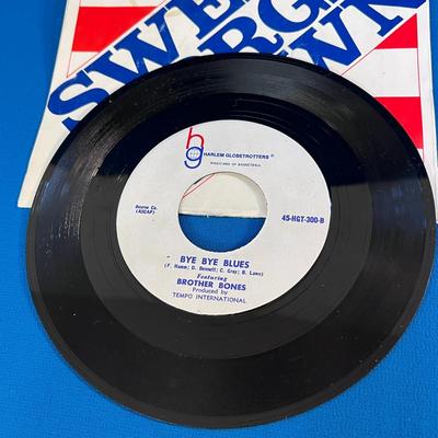 VINTAGE 45 RECORD HARLEM GLOBETROTTERS â€œSWEET GEORGIA BROWNâ€