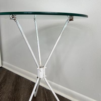 Iron Bottom and Round Top Table