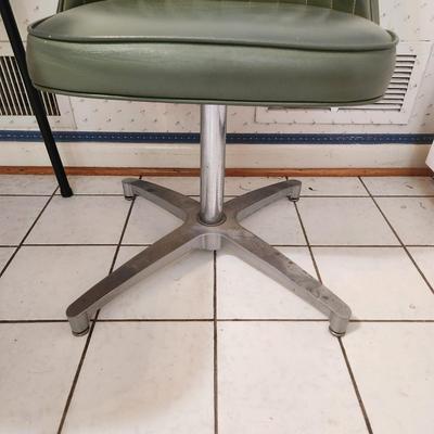 Mid Century Green Swivel Chair Ames Furniture Co. Kentucky