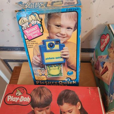 Lot Vintage Toys Star Wars, Bionic Woman, Play-Doh Kenner Discovery Time Camera