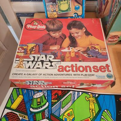 Lot Vintage Toys Star Wars, Bionic Woman, Play-Doh Kenner Discovery Time Camera