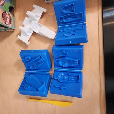 Lot Vintage Toys Star Wars, Bionic Woman, Play-Doh Kenner Discovery Time Camera
