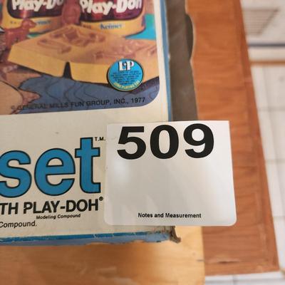 Lot Vintage Toys Star Wars, Bionic Woman, Play-Doh Kenner Discovery Time Camera