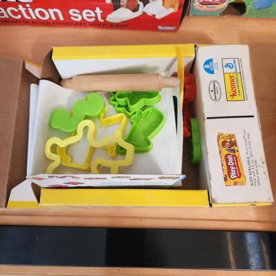 Lot Vintage Toys Star Wars, Bionic Woman, Play-Doh Kenner Discovery Time Camera
