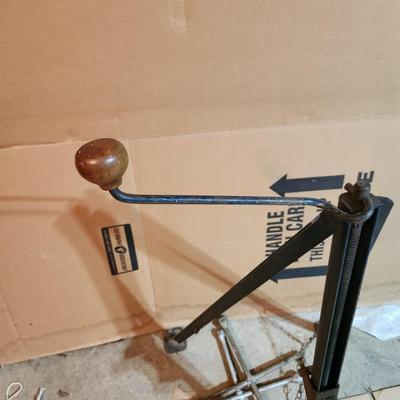 Vintage Gas Service Station Wizard Tripod Bumper Jack w 2 Four way Tire Irons