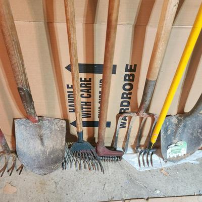 7 yard Tool Lot Shovels Forks Rake see Pictures