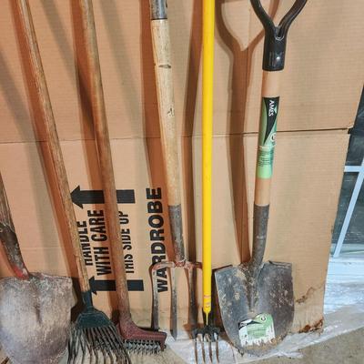 7 yard Tool Lot Shovels Forks Rake see Pictures