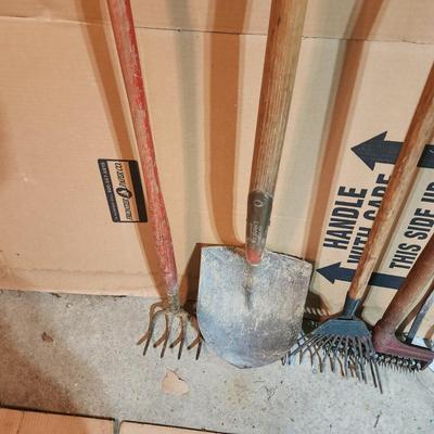 7 yard Tool Lot Shovels Forks Rake see Pictures