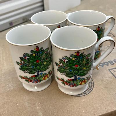 Set of 4 Vintage Christmas Tree Mugs