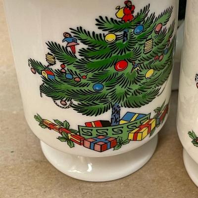 Set of 4 Vintage Christmas Tree Mugs